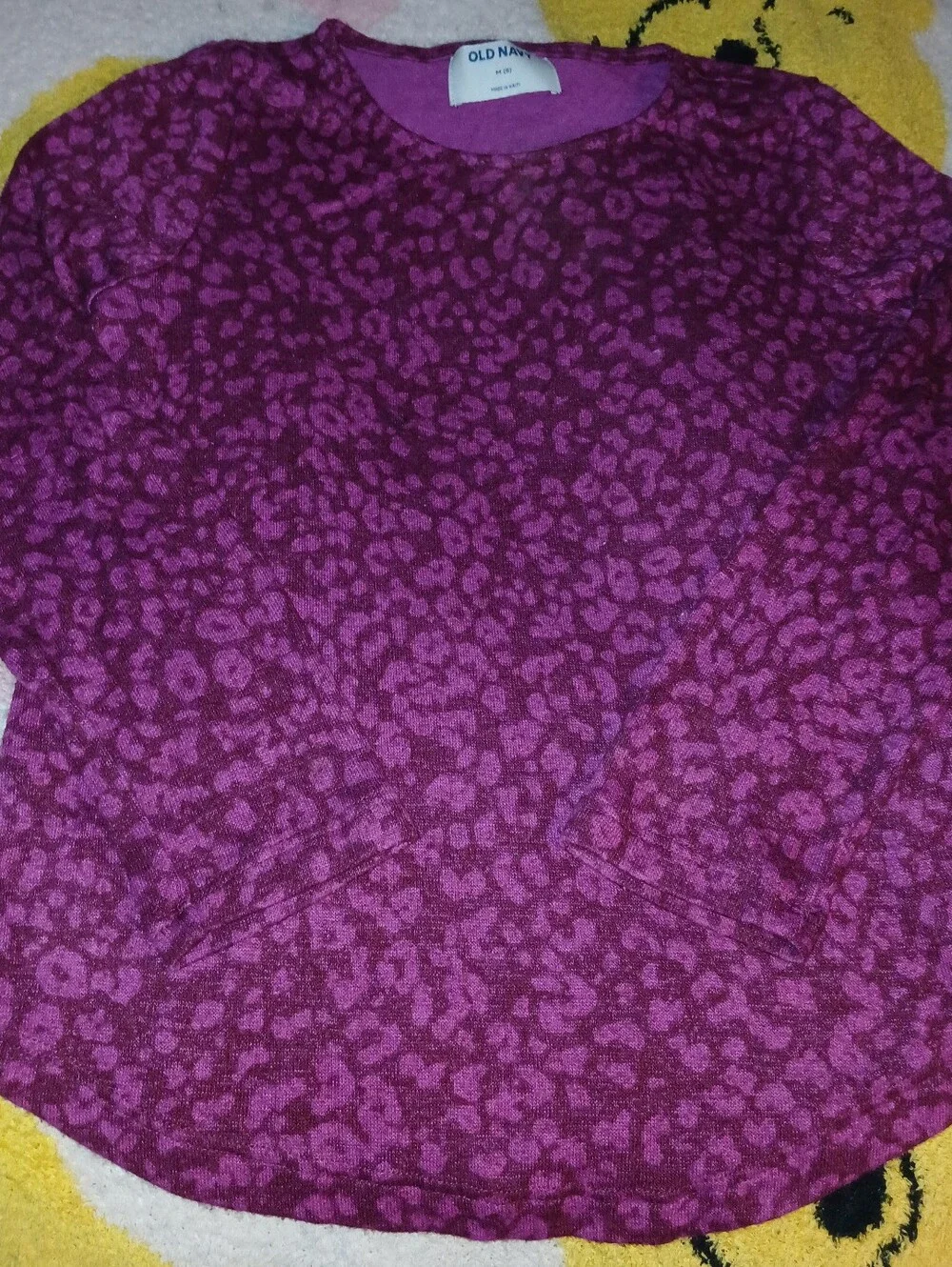 Pre-loved Gilr's Old Navy Long-Sleeve Magenta Leopard Print Top.